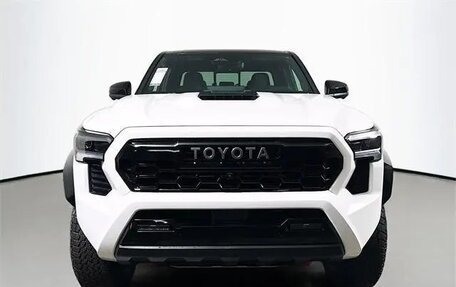 Toyota Tacoma, 2025 год, 7 000 000 рублей, 2 фотография