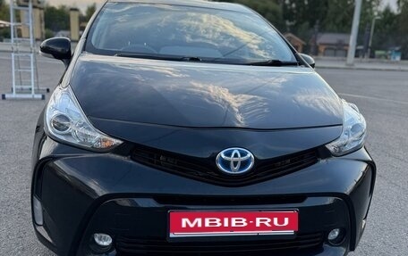 Toyota Prius Alpha I (ZVW40/41), 2016 год, 1 450 000 рублей, 2 фотография