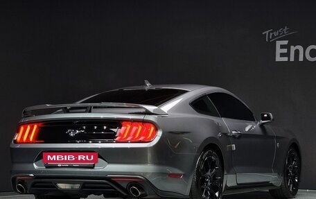 Ford Mustang VI рестайлинг, 2021 год, 3 122 000 рублей, 3 фотография