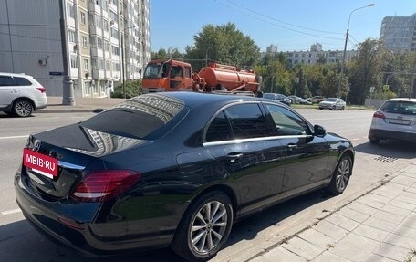 Mercedes-Benz E-Класс, 2019 год, 2 500 000 рублей, 4 фотография