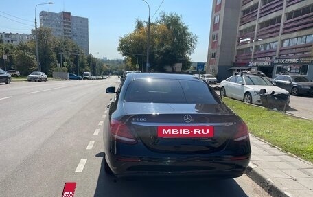 Mercedes-Benz E-Класс, 2019 год, 2 500 000 рублей, 3 фотография