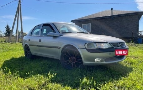 Opel Vectra B рестайлинг, 1998 год, 260 000 рублей, 3 фотография