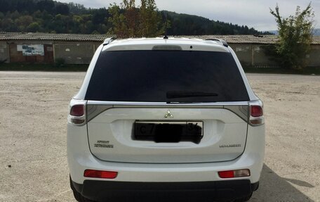 Mitsubishi Outlander III рестайлинг 3, 2013 год, 1 250 000 рублей, 3 фотография