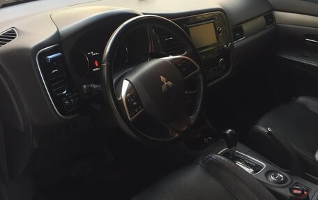 Mitsubishi Outlander III рестайлинг 3, 2013 год, 1 250 000 рублей, 5 фотография