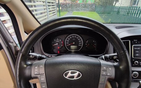 Hyundai H-1 II рестайлинг, 2016 год, 2 375 000 рублей, 11 фотография