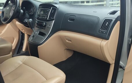 Hyundai H-1 II рестайлинг, 2016 год, 2 375 000 рублей, 13 фотография