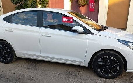 Hyundai Solaris II рестайлинг, 2021 год, 1 650 000 рублей, 5 фотография