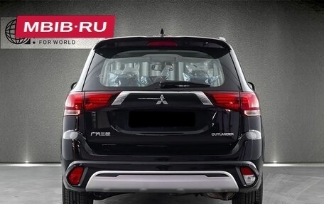 Mitsubishi Outlander III рестайлинг 3, 2022 год, 1 980 000 рублей, 2 фотография