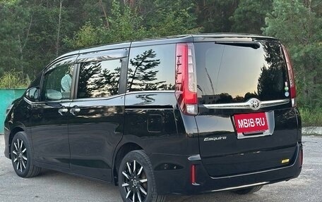 Toyota Esquire I, 2015 год, 2 000 000 рублей, 2 фотография