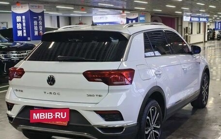 Volkswagen T-Roc I, 2022 год, 1 887 084 рублей, 2 фотография