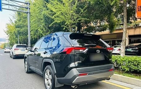 Toyota RAV4, 2022 год, 2 700 000 рублей, 3 фотография