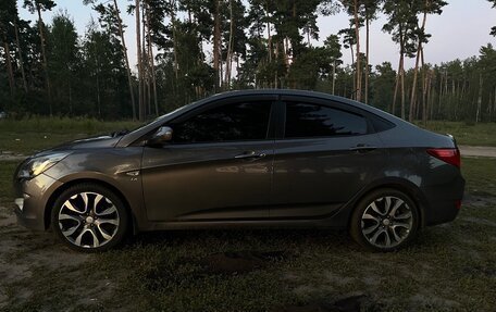 Hyundai Solaris II рестайлинг, 2015 год, 900 000 рублей, 10 фотография