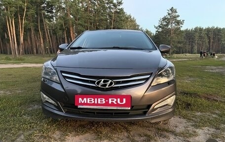 Hyundai Solaris II рестайлинг, 2015 год, 900 000 рублей, 5 фотография