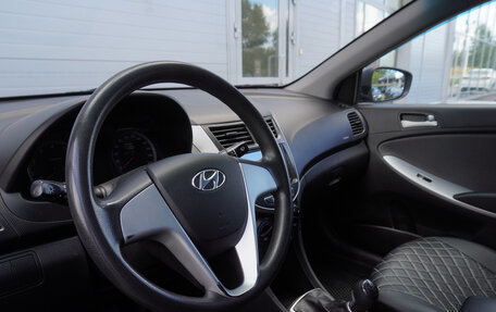 Hyundai Solaris II рестайлинг, 2011 год, 685 000 рублей, 10 фотография