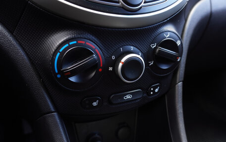 Hyundai Solaris II рестайлинг, 2011 год, 685 000 рублей, 15 фотография