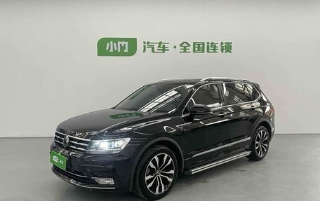 Volkswagen Tiguan II, 2021 год, 2 590 000 рублей, 2 фотография