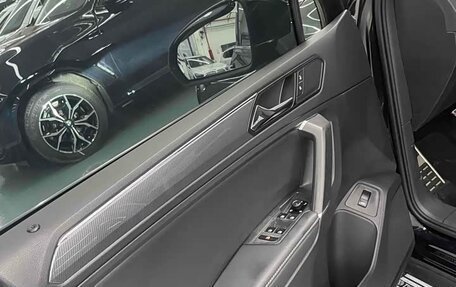 Volkswagen Tiguan II, 2021 год, 2 590 000 рублей, 13 фотография