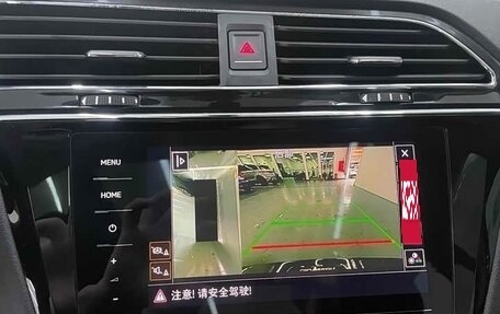 Volkswagen Tiguan II, 2021 год, 2 590 000 рублей, 10 фотография
