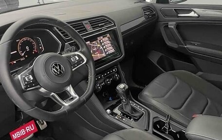 Volkswagen Tiguan II, 2021 год, 2 590 000 рублей, 5 фотография