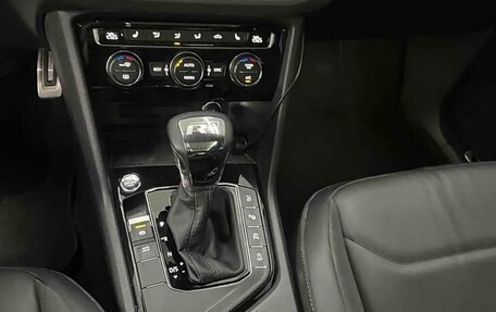 Volkswagen Tiguan II, 2021 год, 2 590 000 рублей, 20 фотография