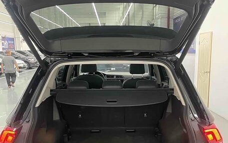 Volkswagen Tiguan II, 2021 год, 2 590 000 рублей, 21 фотография