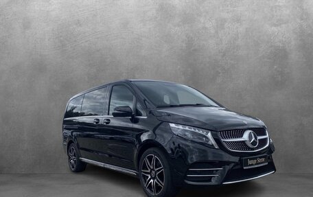 Mercedes-Benz V-Класс, 2022 год, 5 990 000 рублей, 2 фотография