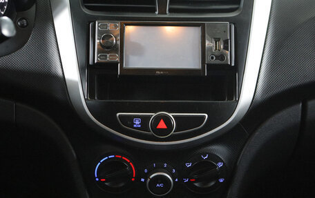 Hyundai Solaris II рестайлинг, 2011 год, 800 000 рублей, 15 фотография