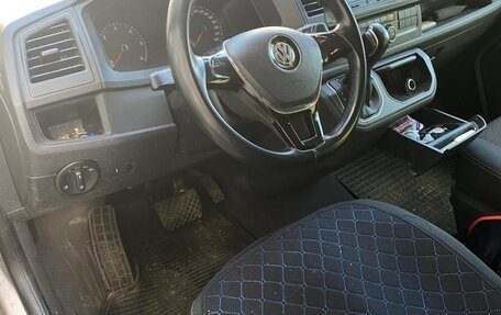 Volkswagen Multivan T6 рестайлинг, 2018 год, 4 260 000 рублей, 6 фотография
