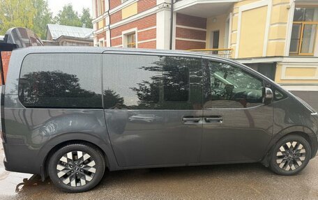 Hyundai Staria, 2022 год, 2 900 000 рублей, 4 фотография