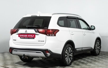 Mitsubishi Outlander III рестайлинг 3, 2018 год, 1 699 777 рублей, 5 фотография