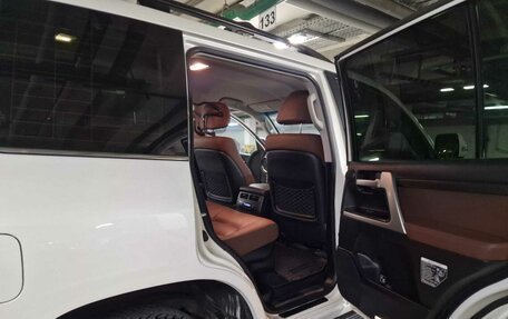 Toyota Land Cruiser 200, 2016 год, 5 700 000 рублей, 8 фотография