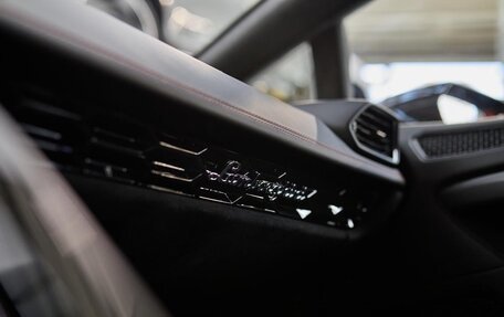 Lamborghini Huracán, 2019 год, 18 800 000 рублей, 19 фотография