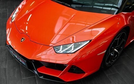 Lamborghini Huracán, 2019 год, 18 800 000 рублей, 35 фотография