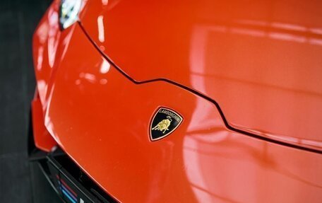 Lamborghini Huracán, 2019 год, 18 800 000 рублей, 34 фотография