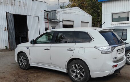 Mitsubishi Outlander III рестайлинг 3, 2013 год, 1 300 000 рублей, 6 фотография