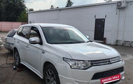 Mitsubishi Outlander III рестайлинг 3, 2013 год, 1 300 000 рублей, 2 фотография