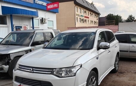 Mitsubishi Outlander III рестайлинг 3, 2013 год, 1 300 000 рублей, 5 фотография