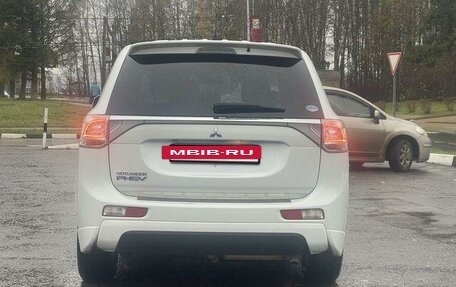 Mitsubishi Outlander III рестайлинг 3, 2013 год, 1 300 000 рублей, 10 фотография