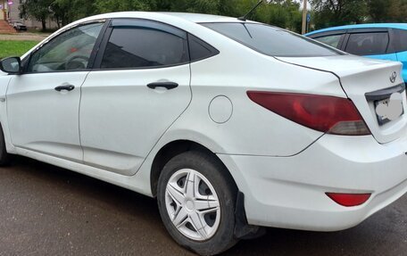 Hyundai Solaris II рестайлинг, 2013 год, 400 000 рублей, 3 фотография