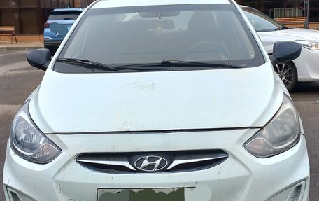 Hyundai Solaris II рестайлинг, 2013 год, 400 000 рублей, 4 фотография