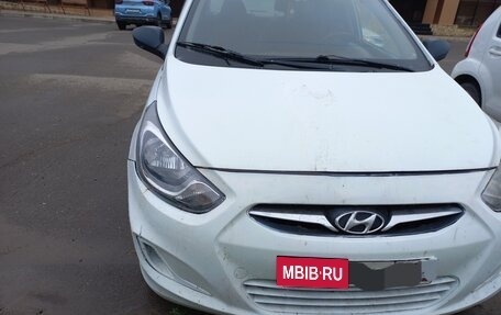 Hyundai Solaris II рестайлинг, 2013 год, 400 000 рублей, 5 фотография
