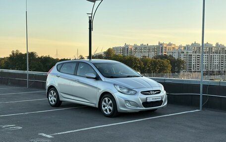 Hyundai Solaris II рестайлинг, 2011 год, 570 000 рублей, 2 фотография