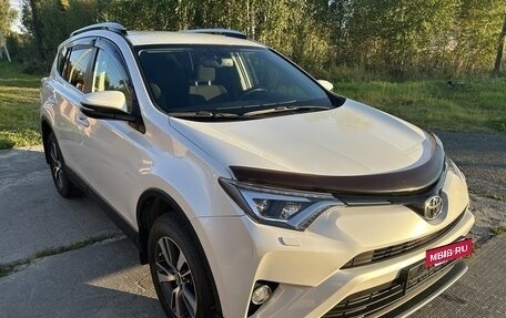 Toyota RAV4, 2018 год, 2 400 000 рублей, 8 фотография