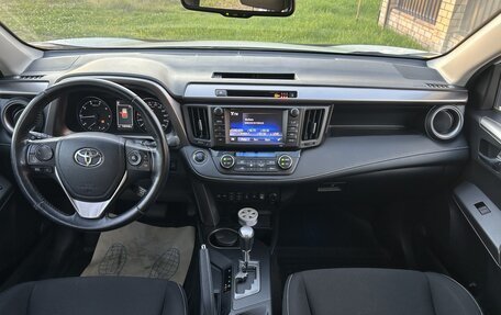 Toyota RAV4, 2018 год, 2 400 000 рублей, 14 фотография