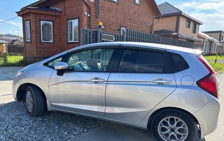 Honda Fit III, 2016 год, 999 999 рублей, 2 фотография