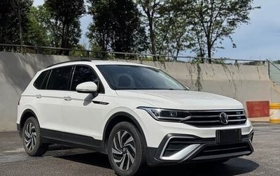 Volkswagen Tiguan II, 2021 год, 2 500 000 рублей, 1 фотография