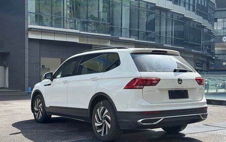 Volkswagen Tiguan II, 2021 год, 2 500 000 рублей, 4 фотография