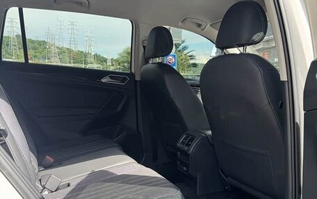 Volkswagen Tiguan II, 2021 год, 2 500 000 рублей, 11 фотография