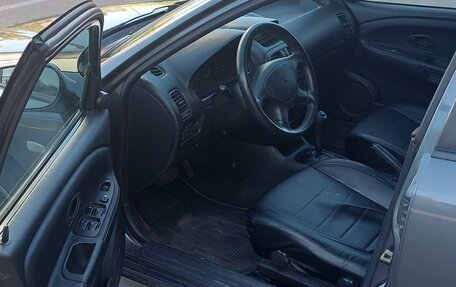 Mitsubishi Carisma I, 2002 год, 500 000 рублей, 6 фотография