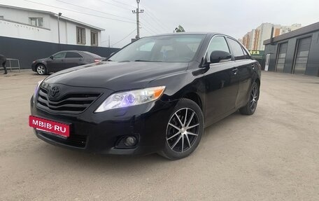 Toyota Camry, 2011 год, 1 170 000 рублей, 2 фотография